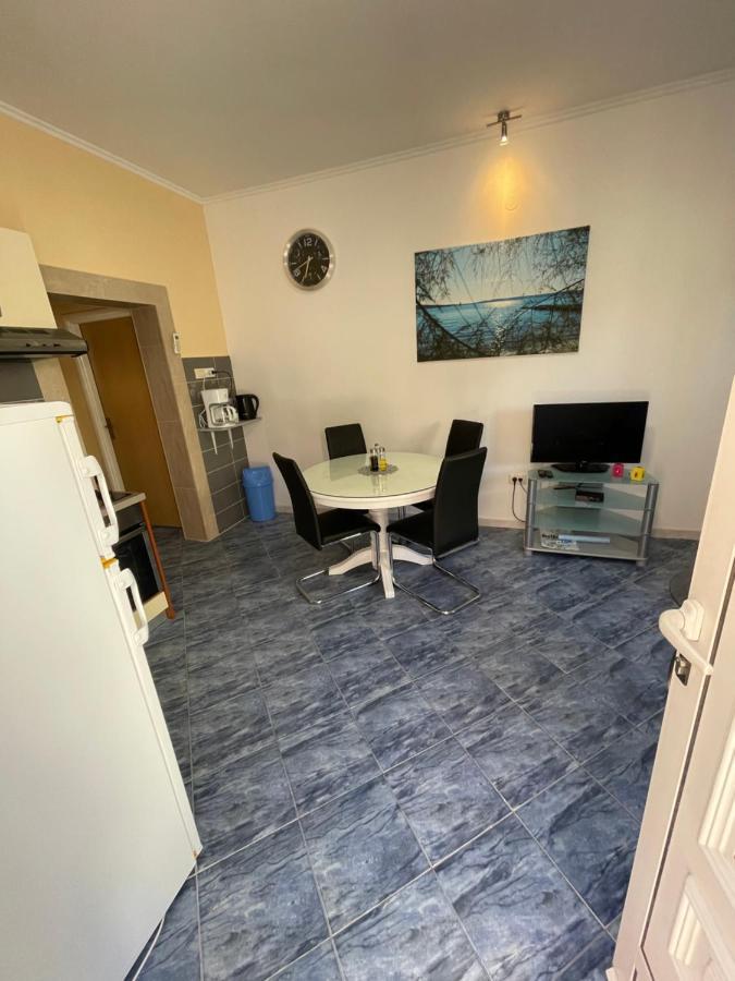 Orangerie Apartment Kastela Exterior photo
